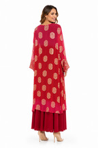 Arriendo de kimono rojo y fucsia con estampado dorado