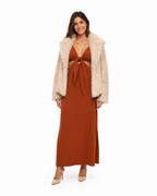 Arriendo de abrigo peludo beige