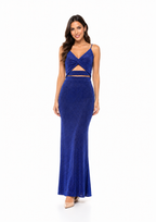 Arriendo de vestido azul con brillos y cut out largo