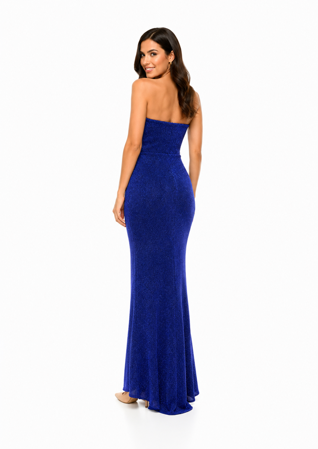 Arriendo de vestido azul con brillos y cut out largo
