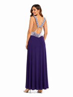 Arriendo de Vestido largo morado de terciopelo en parte de arriba y lycra abajo con pabilos