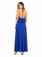 Arriendo de vestido largo loreto fuenzalida azul con cuello halter y vuelos en espalda