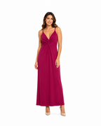 Arriendo de Vestido largo de lycra fucsia oscuro con nudo en escote y pabilos ajustables