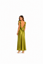 Arriendo de Vestido largo de seda verde pistacho con vuelos adelante y atras y pabilos ajustables