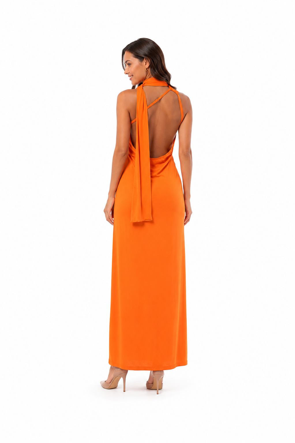 arriendo de vestido largo de lycra naranjo asimetrico con cinta al cuello