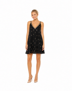 Arriendo de vestido corto negro con detalles dorados