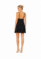 Arriendo de vestido corto negro con detalles dorados