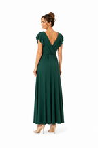 Arriendo de vestido largo verde de lycra con vuelos en escote