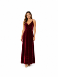 Arriendo de Vestido largo plush burdeo escote en V dos tiras