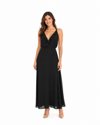 Arriendo de 	Vestido largo negro con vuelos en el escote y espalda amarre cintura marca loreto fuenzalida