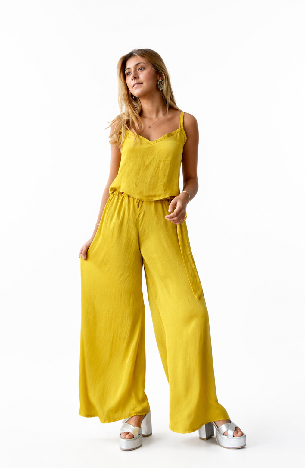 Arriendo de Conjunto color mostaza de seda