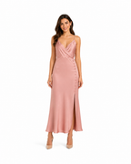 Arriendo de Vestido middie rosado con botones en el tajo y escote en v