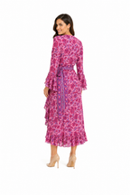 Arriendo de Vestido largo hippie con mangas fucsia con estampado de flores rosadas y moradas