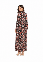 Arriendo de Kimono negro con estampado de hojas rojas con mangas