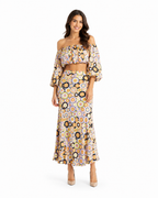 Arriendo de conjunto de dos piezas largo sfera lila con estampado de flores mangas aglobadas