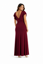 Arriendo de vestido largo burdeo con cinturon dorado indu malika