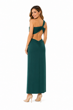 Arriendo de vestido verde botella largo asimétrico