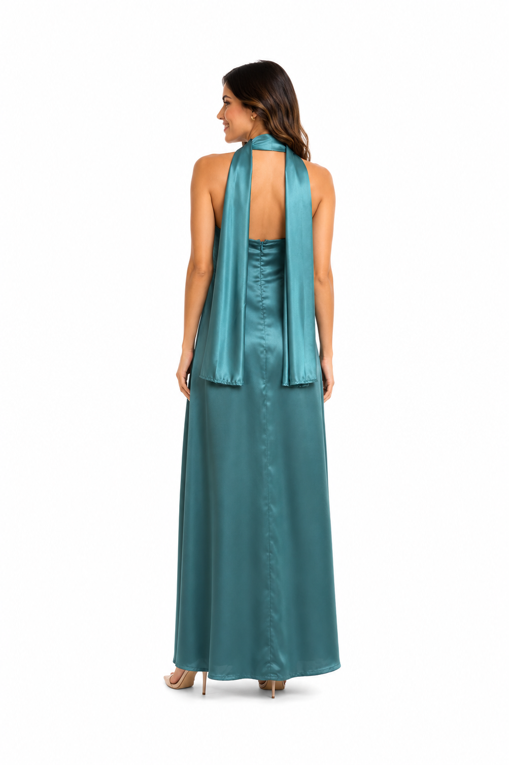Arriendo de vestido largo celeste de seda strapless con tira al cuello