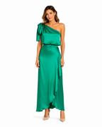 Arriendo de conjunto verde pollera con top ajustable