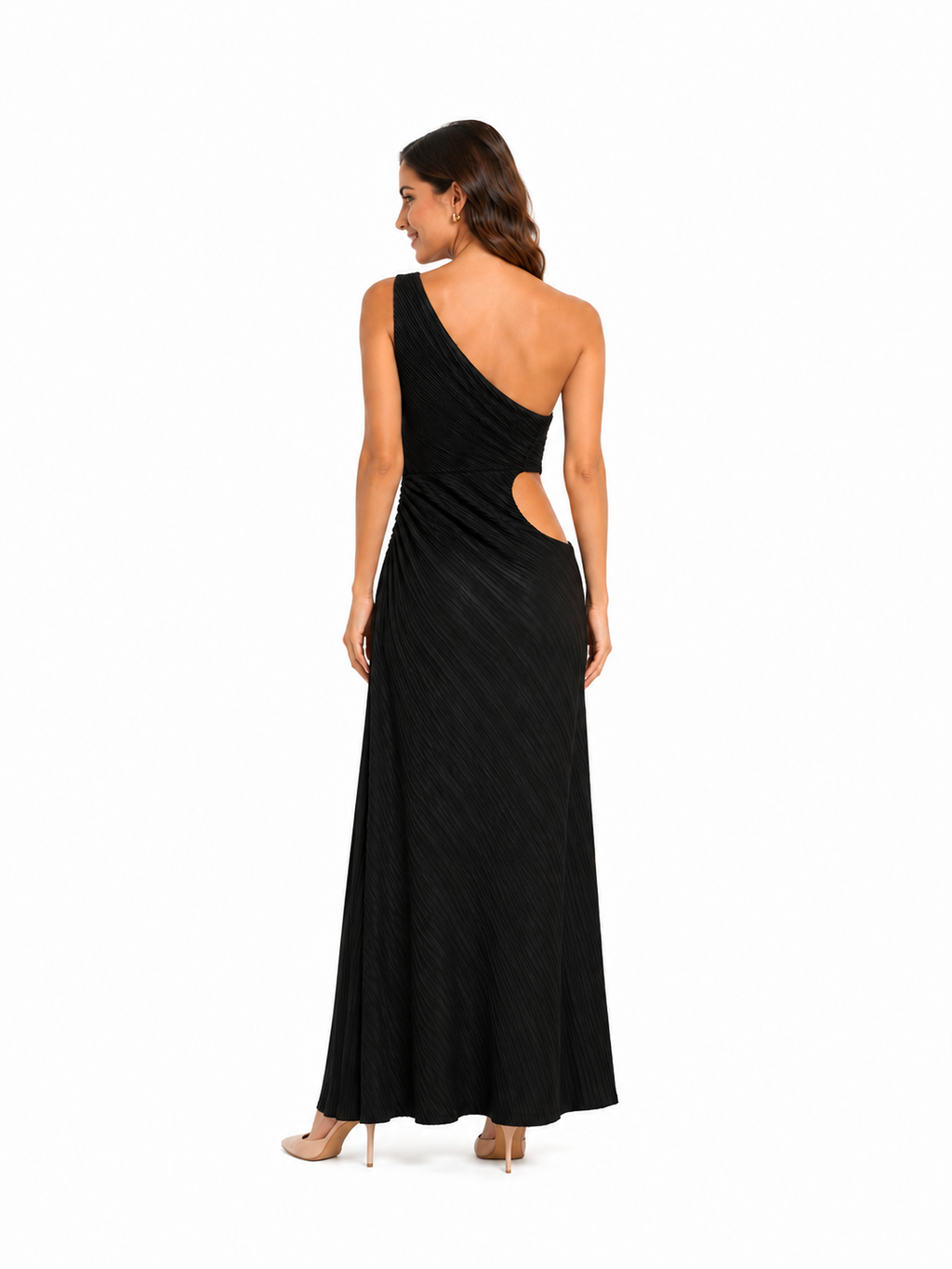 Arriendo de vestido largo negro plizado asimétrico