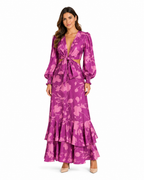 Arriendo de vestido largo con estampado y vuelos español