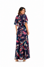 Arriendo de Vestido largo morado de lycra estampado de hojas de colores con manguitas escote en V