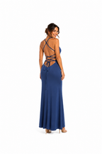 Arriendo de vestido elasticado azul largo escote en V