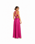 Arriendo de 	Vestido largo marca makia tori fucsia con tajo adelante y cut out