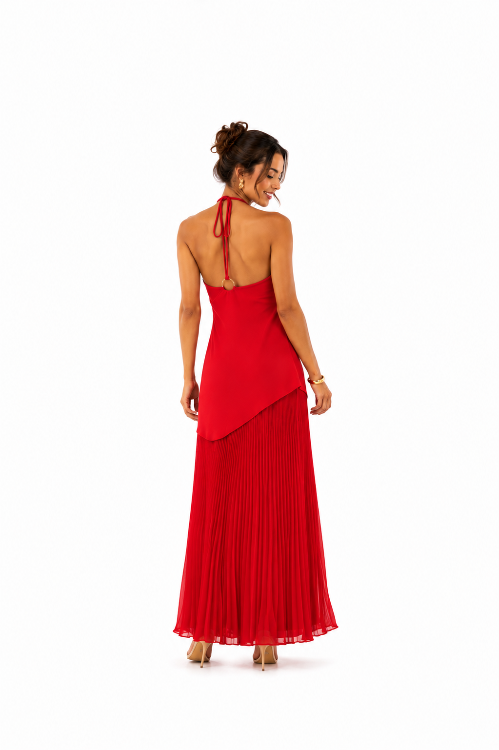 Vestido rojo naranjo oscuro plizado con detalle en escote largo