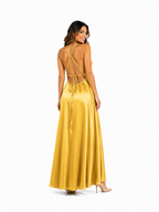 Vestido dorado cuello en V espalda cruzada Colección CDP largo
