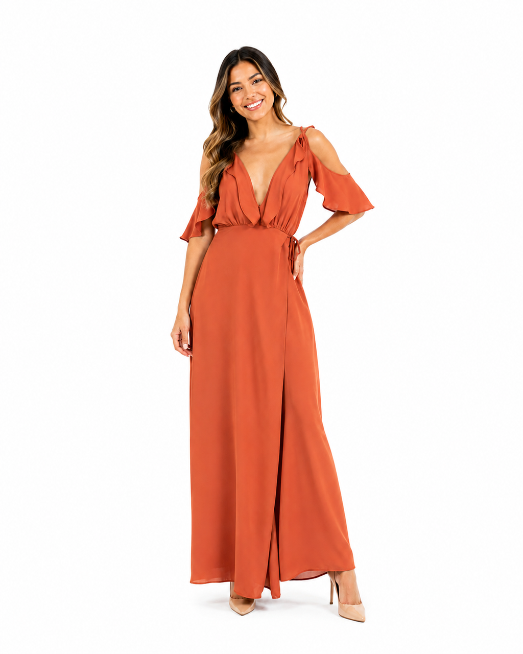 Arriendo de vestido terracota con vuelos y hombros descubiertos largo