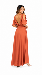 Arriendo de vestido terracota con vuelos y hombros descubiertos largo