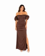Arriendo de Vestido café largo con pliegues, poto corrugado