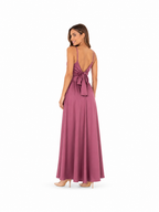 Arriendo de vestido lila oscuro con amarre en espalda largo