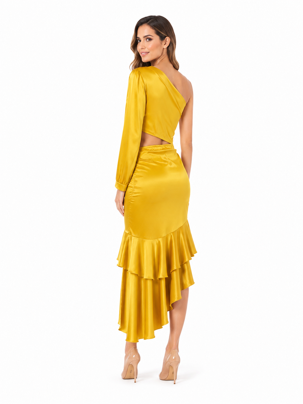 Arriendo de vestido largo dorado se seda con vuelos marca chic dress project único
