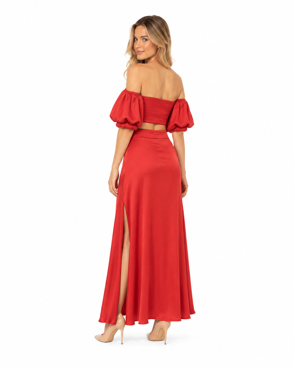 Arriendo de conjunto rojo con mangas