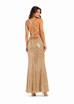 Arriendo de vestido dorado con lentejuelas largo