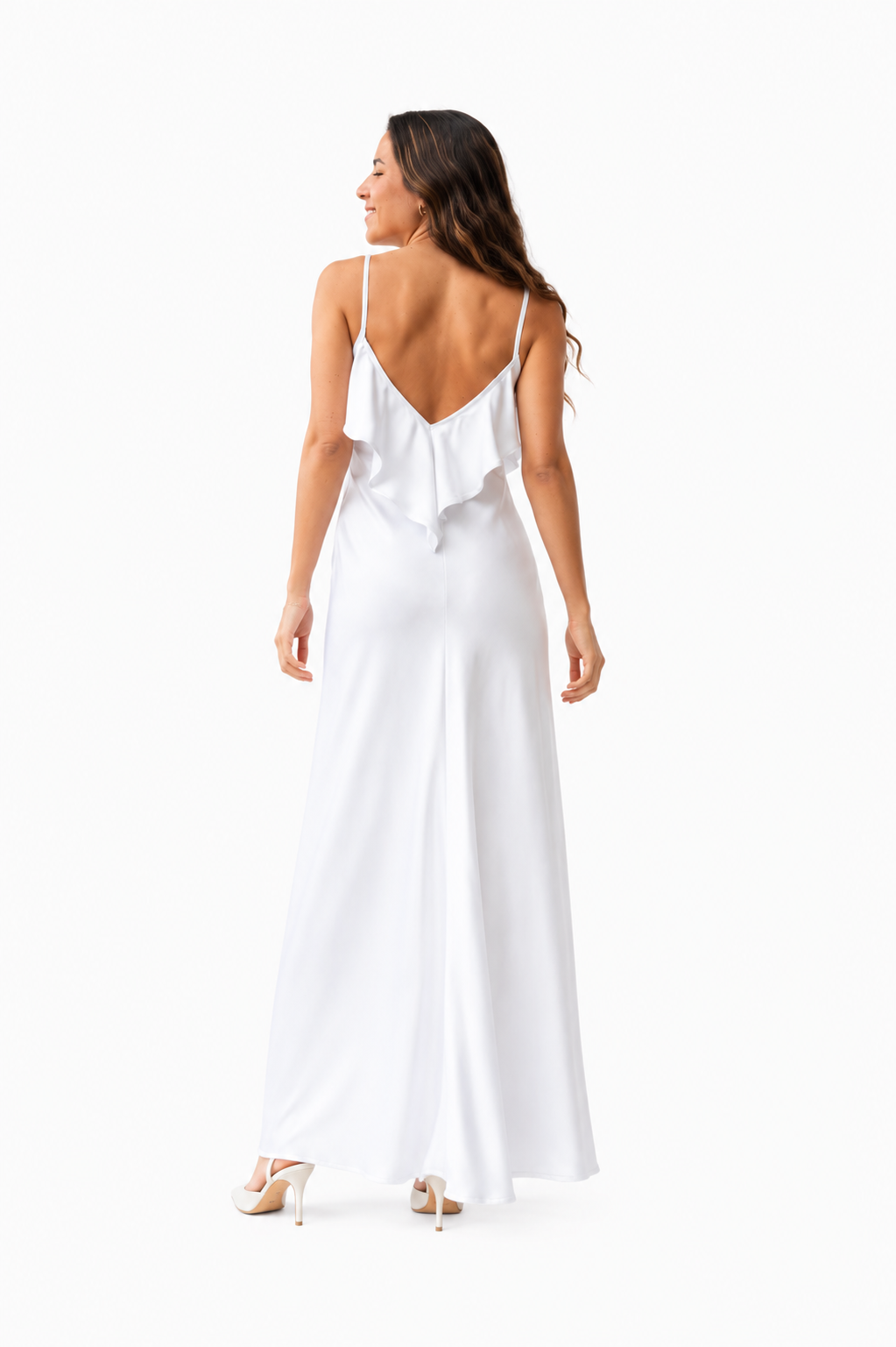 Arriendo de Vestido largo blanco de seda con vuelos en escote y espalda
