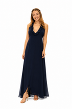 Arriendo de Vestido azul marino vuelitos escote y espalda