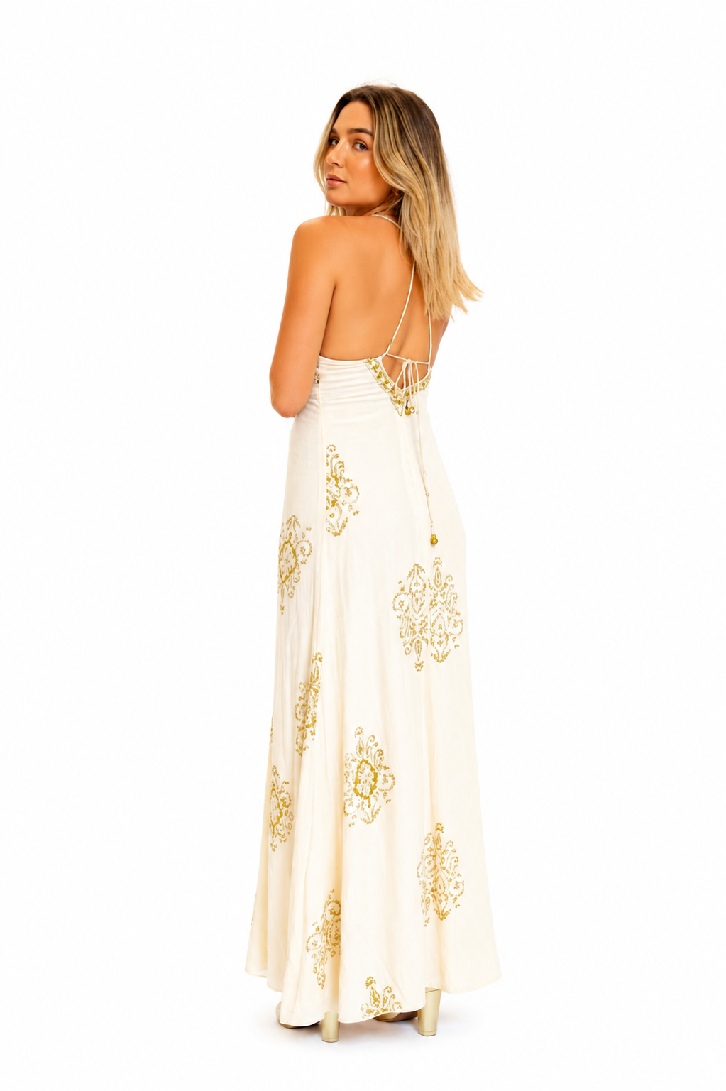 Arriendo de Vestido Largo crema con mostacilla y flores doradas