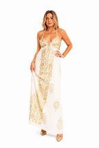 Arriendo de Vestido Largo crema con mostacilla y flores doradas