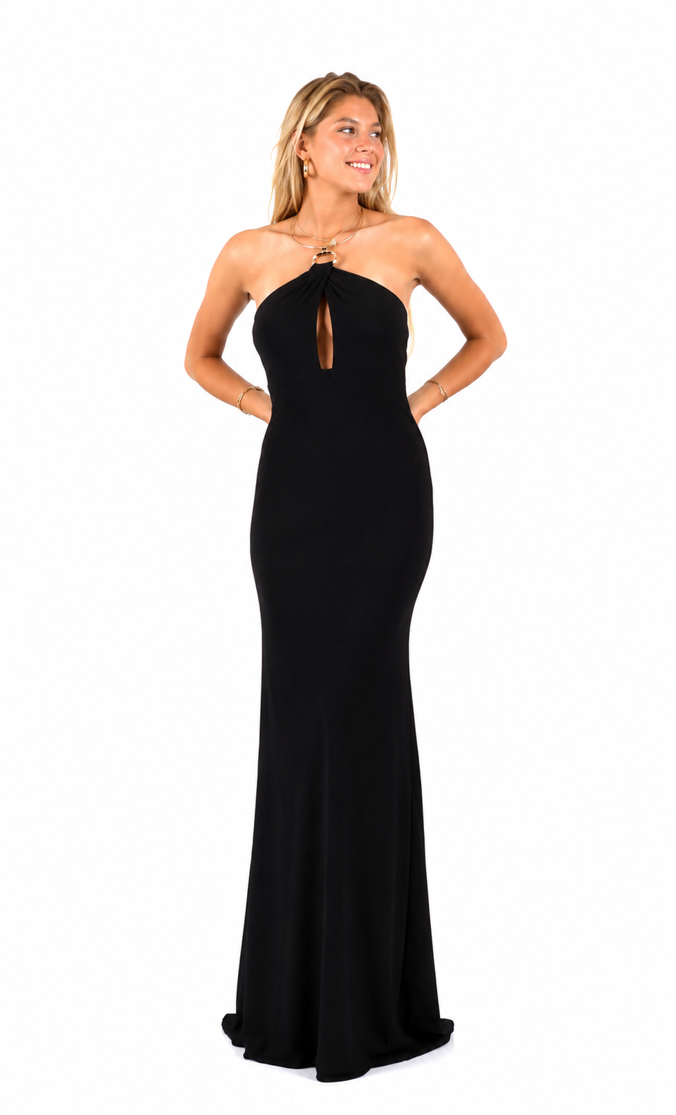 Arriendo de Vestido negro con collar dorado sin espalda