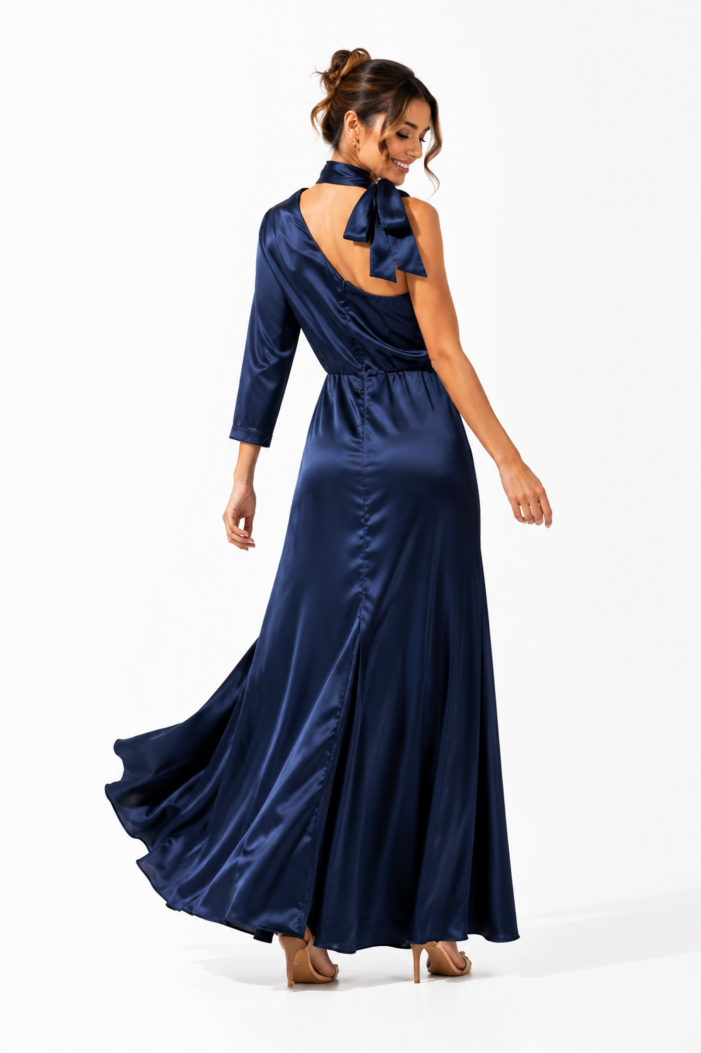 Vestido azul de seda asimétrico con tira skoker al cuello