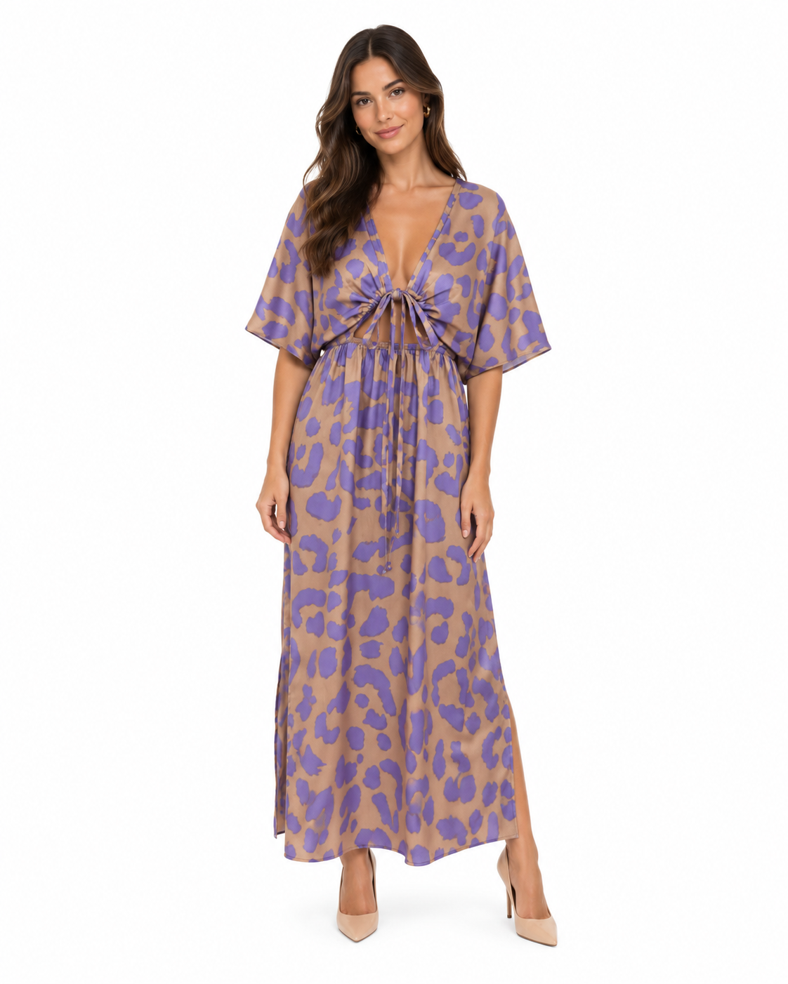 Arriendo de vestido largo midi estampado animal print dorado y morado con circulo en escote y mangas murcielago