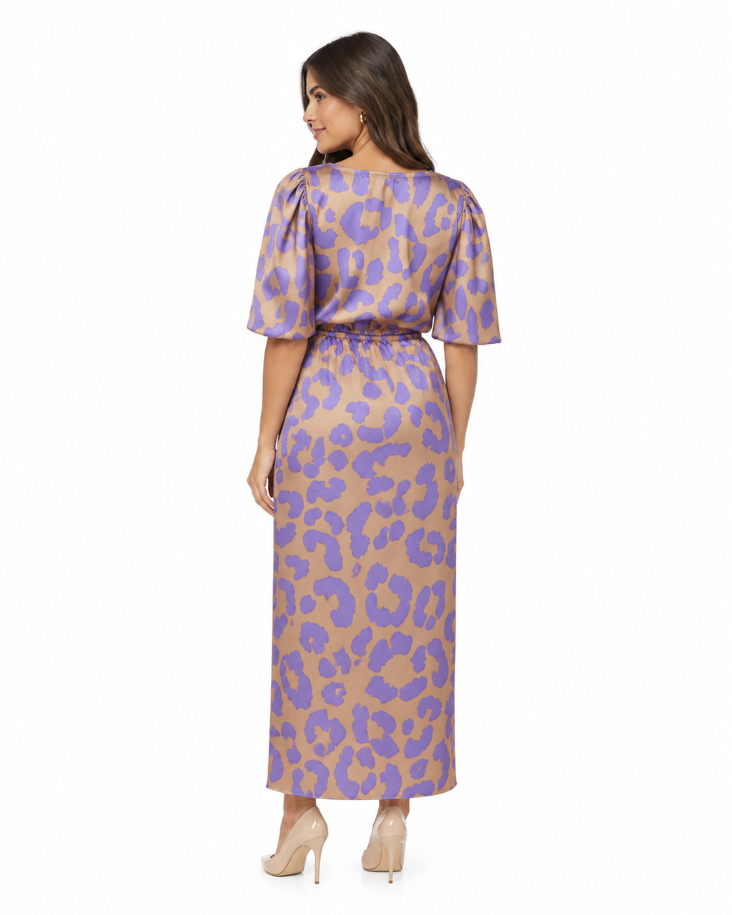 Arriendo de vestido largo midi estampado animal print dorado y morado con circulo en escote y mangas murcielago