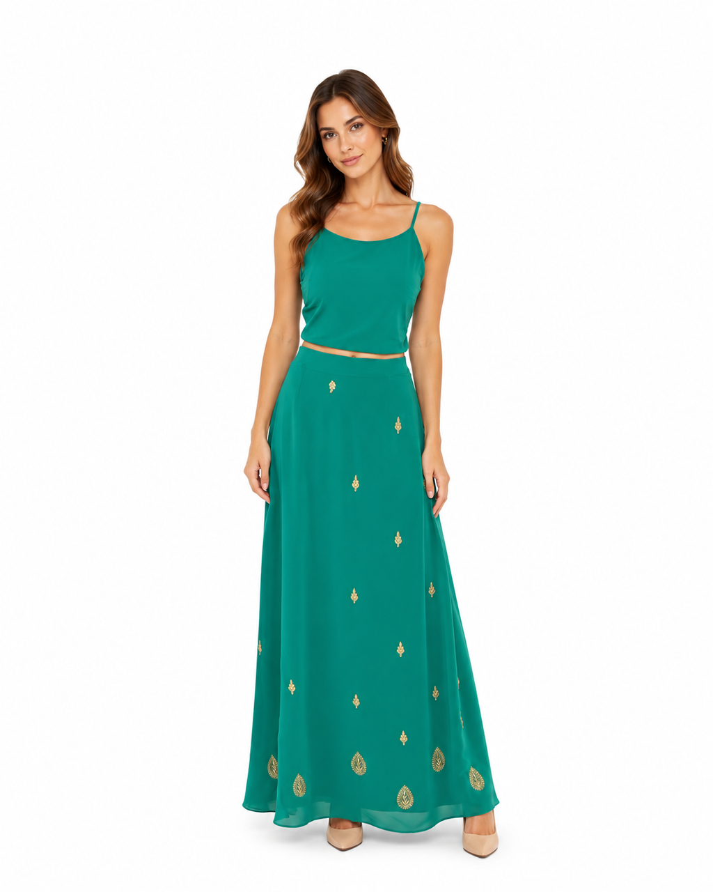 Arriendo de conjunto verde largo con peto halter y brillos en falda