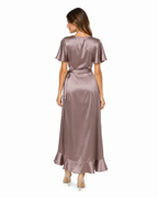 Arriendo de vestido largo cafe claro brillante (lila gris) con vuelos adelante y lazo, marca Dress forum talla S