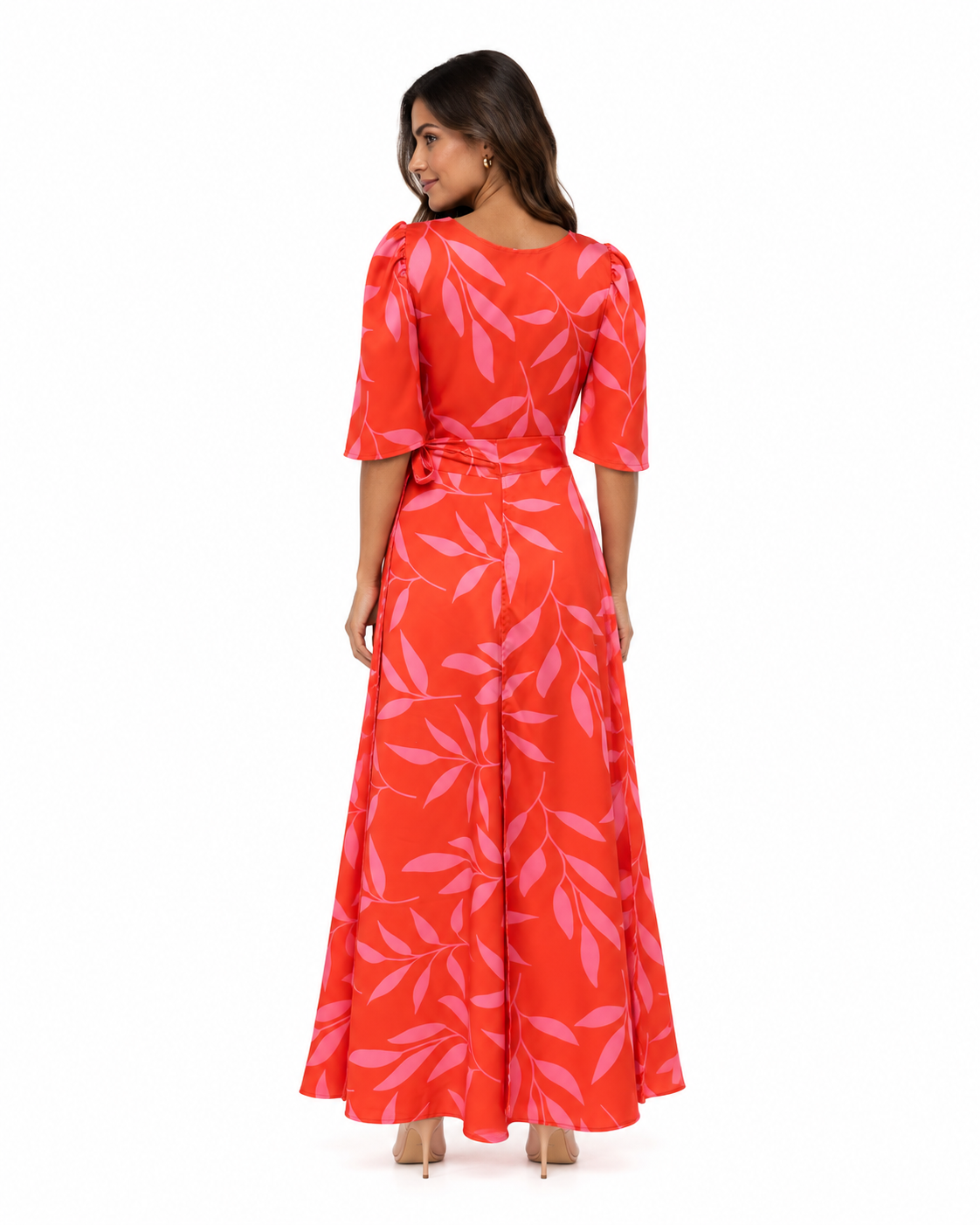 Arriendo de conjunto ajustable fucsia con flores en color naranjo