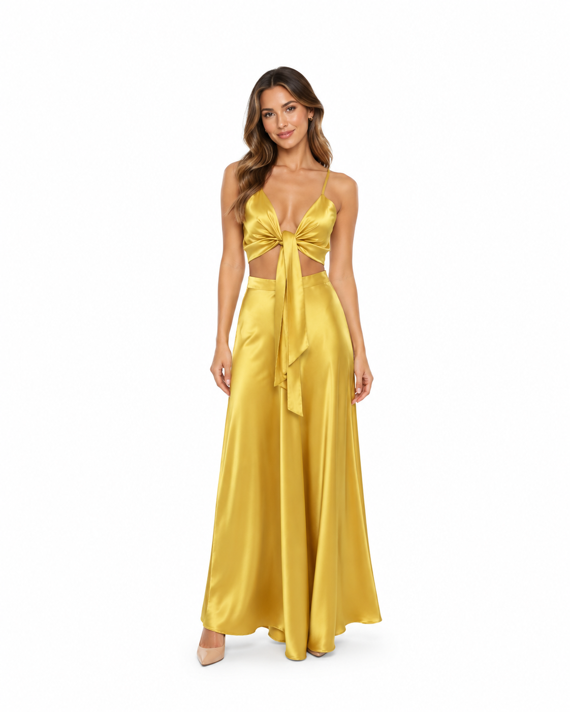 Arriendo de conjunto largo de seda color amarillo con amarre al frente