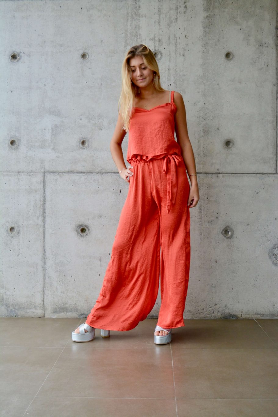 Arriendo de Conjunto naranjo pantalón y polera de seda